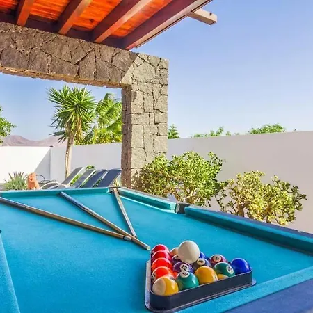 Villa Playa Blanca Sleeps 4 Pool Air Con Wifi